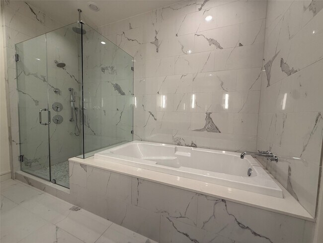 Building Photo - 2525 Turtle Creek Blvd