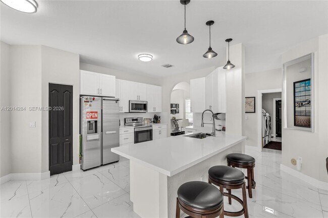 Building Photo - 1147 NE 37th Pl