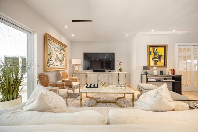 Building Photo - 7230 Vistalmar St