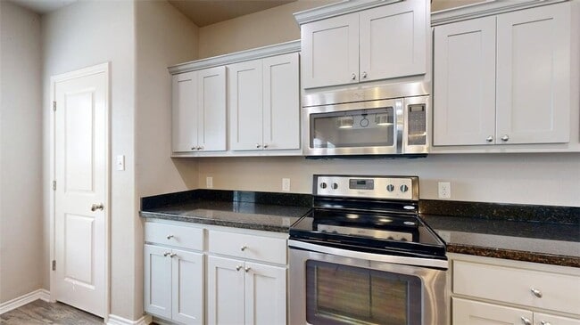 Building Photo - 3519 Summerway Dr
