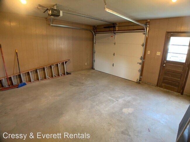 Building Photo - 1338 W Glenlord Rd