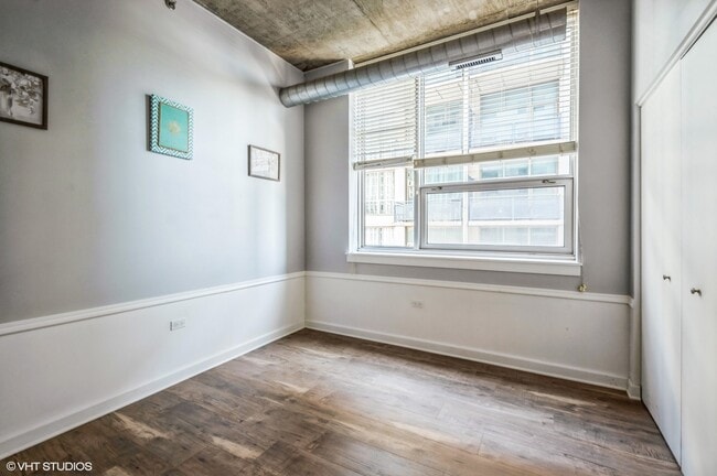 Building Photo - 1305 S Michigan Ave