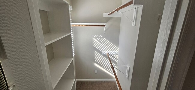 Building Photo - Beautiful, Hard to Find 4br/2.5ba in Cary! Available Now!