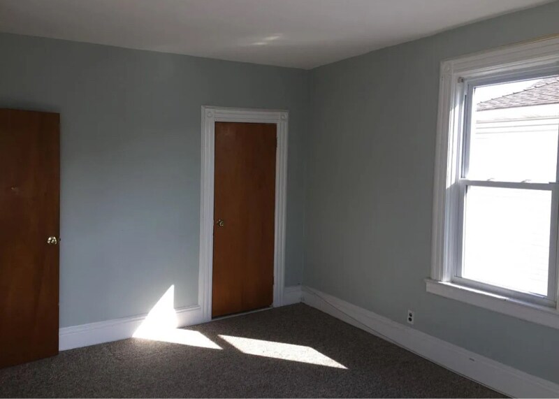 Building Photo - 529 Forest St