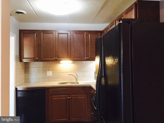 Building Photo - 2630 Fort Farnsworth Rd