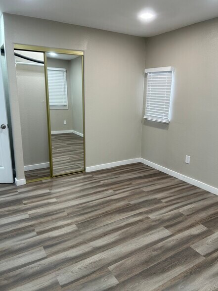 Building Photo - 10010 Columbine Ct