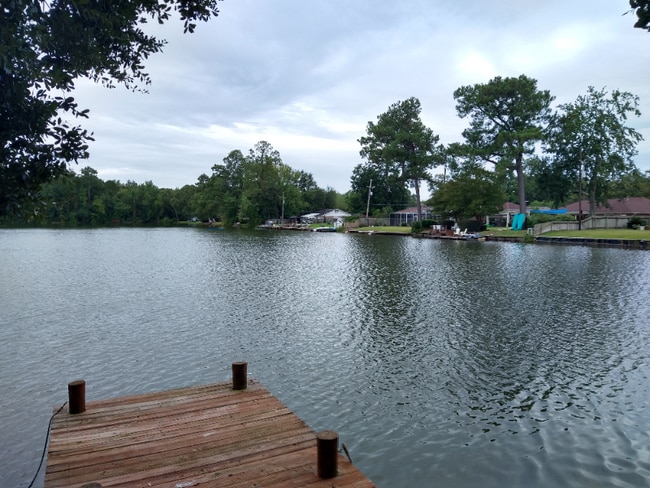 Building Photo - 1541 Maplewood Dr