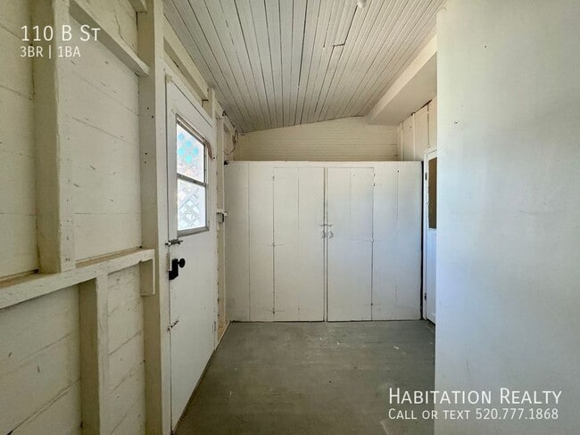 Building Photo - 110 B St