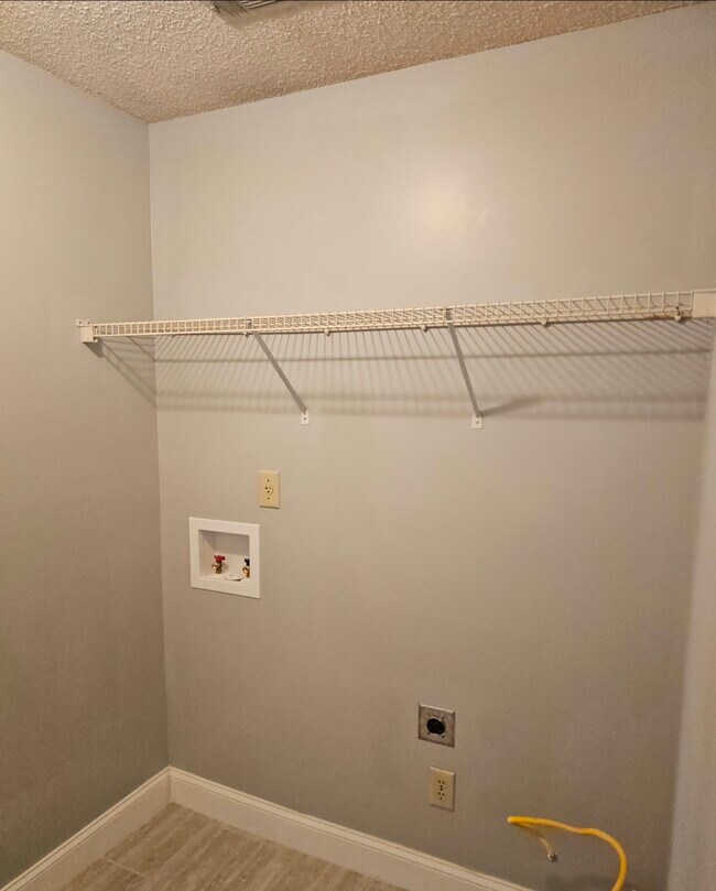 Building Photo - 6633 Biscayne