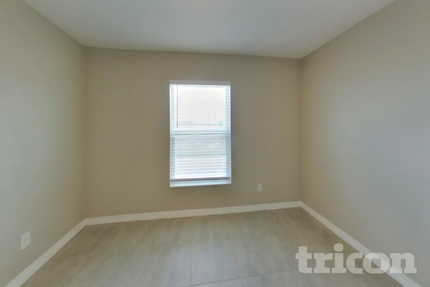 Building Photo - 2163 Mandarin Lp
