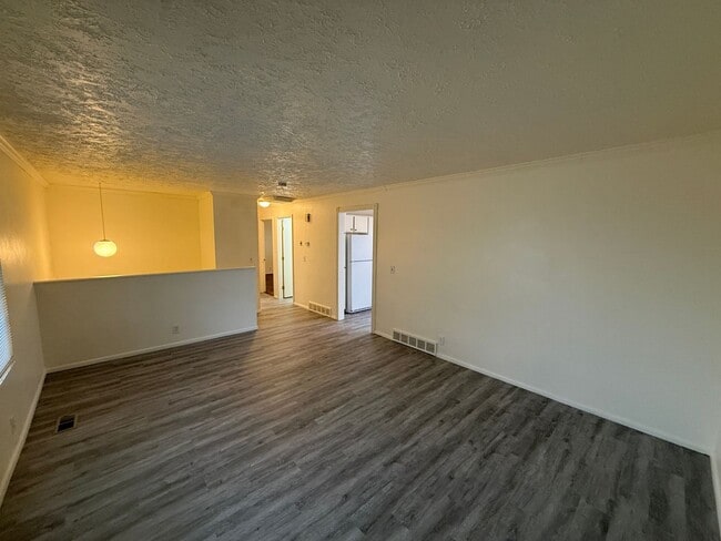 Building Photo - Single-Family Home In West Valley--Includes Fenced Yard!