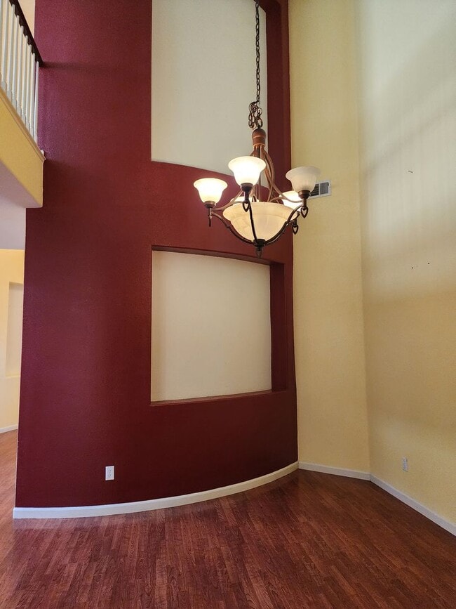 Building Photo - 5 Bedroom 3 Bathroom with 3 car Garage in the Sylvan School District