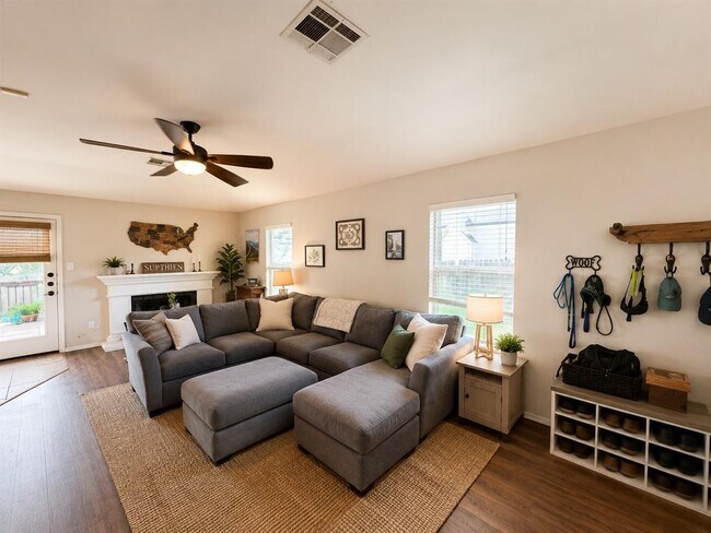Building Photo - 2805 Feathercrest Dr