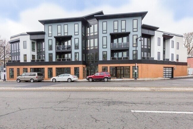 Building Photo - 275 Old Colony Ave