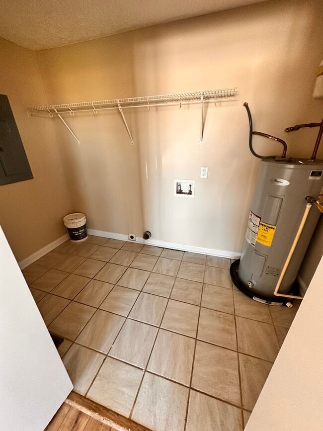 Building Photo - 505 Warren Rd NE