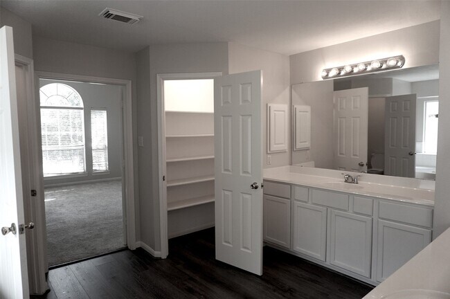 Building Photo - 6628 Sharpstown Green Cir