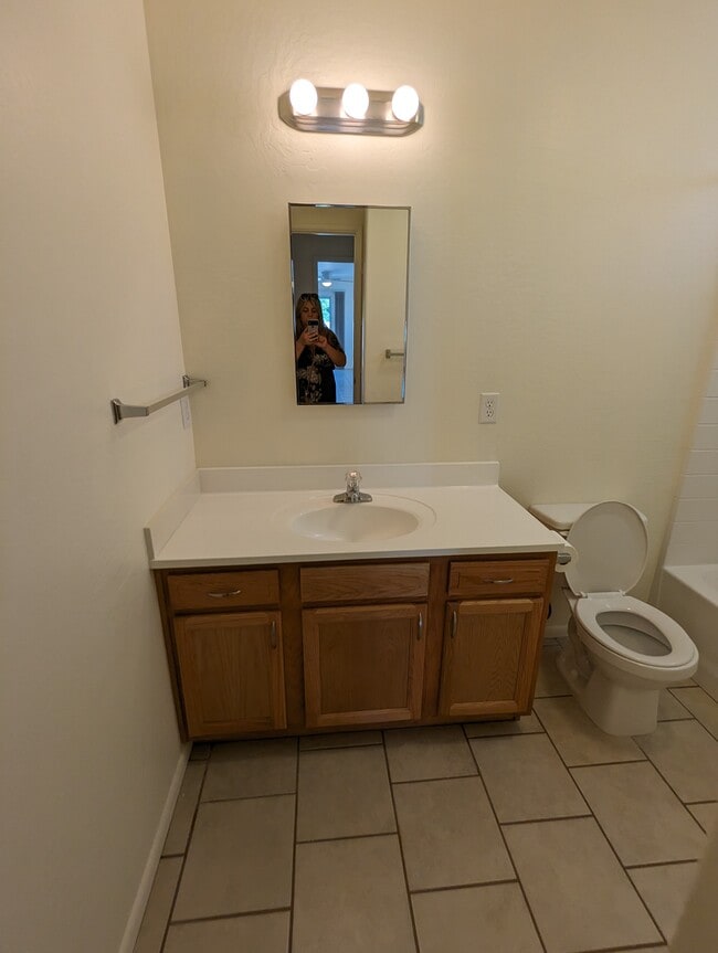 Building Photo - 90 E Cliff House Dr