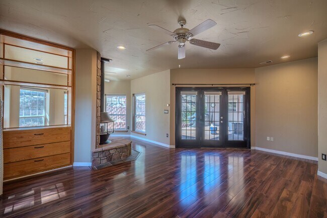 Building Photo - 111 Coker Ln