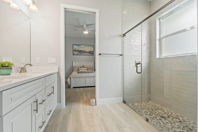 Building Photo - 12955 SW Kanner Hwy