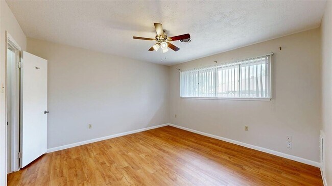 Building Photo - 302 Laurel St