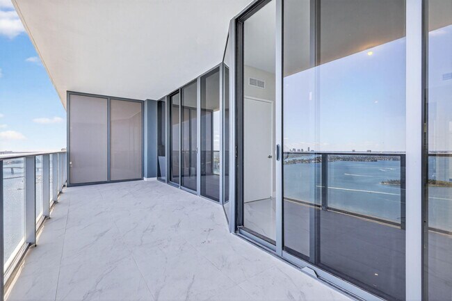 Building Photo - 701 NE 23rd St