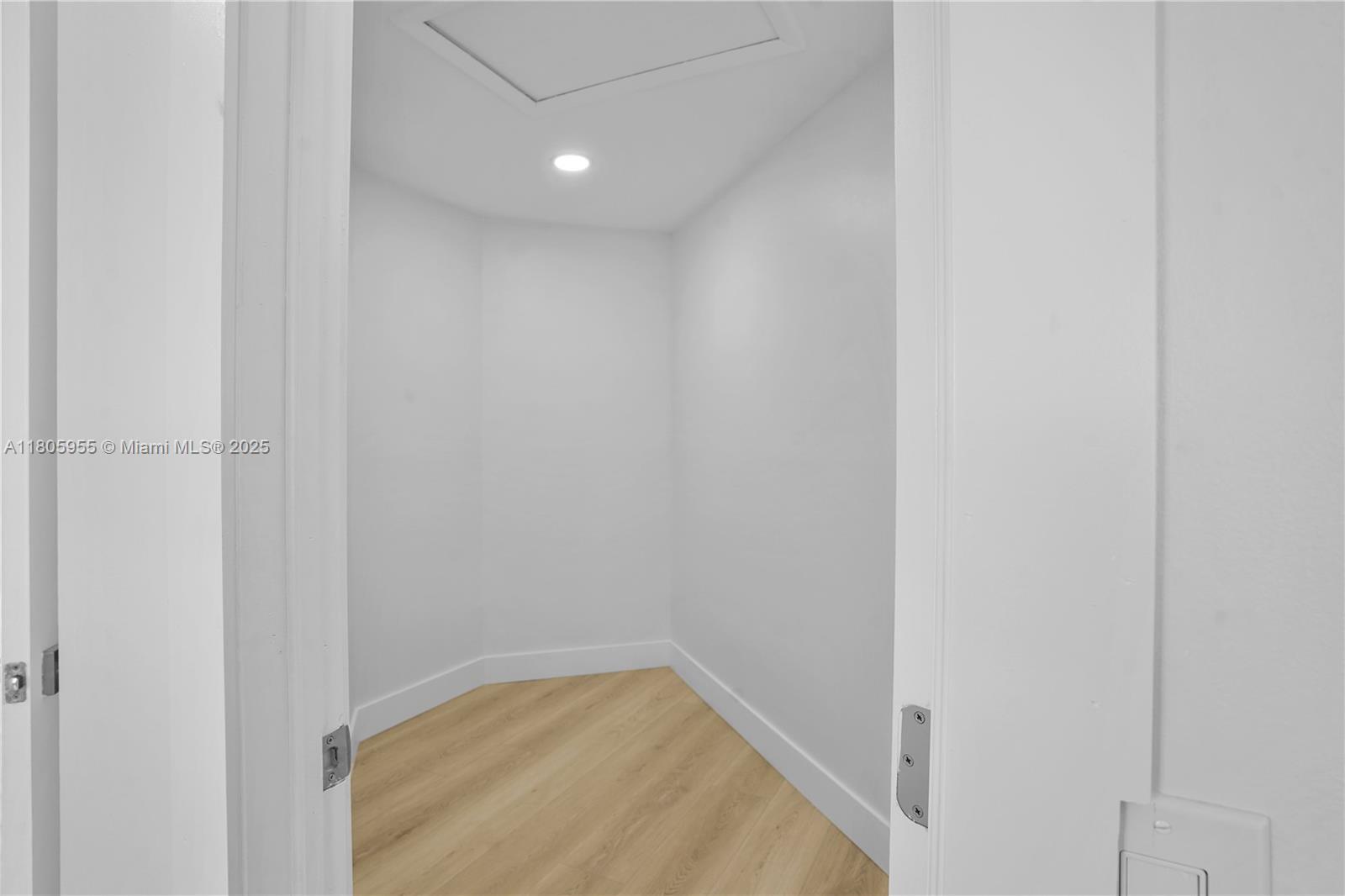 Building Photo - 9354 Arborwood Cir