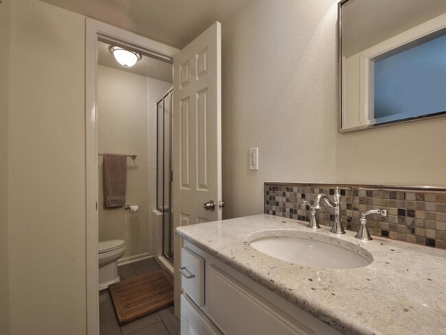 Building Photo - Beautiful Townhome in West Downtown Austin!