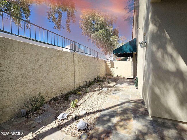 Building Photo - 6510 S Hazelton Ln