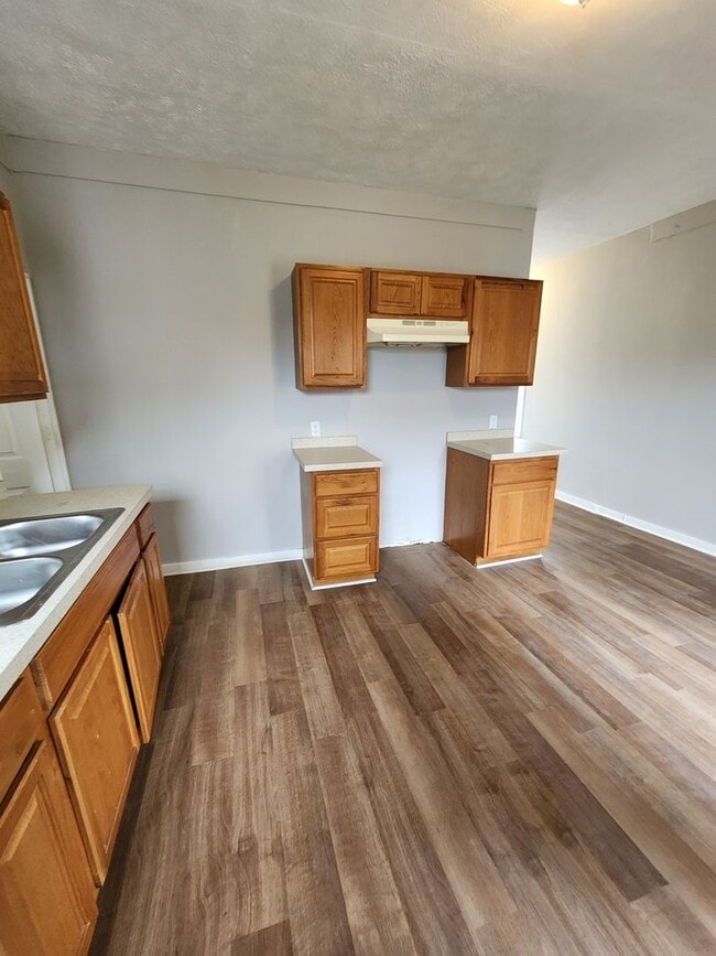 Building Photo - One Bedroom House For Rent