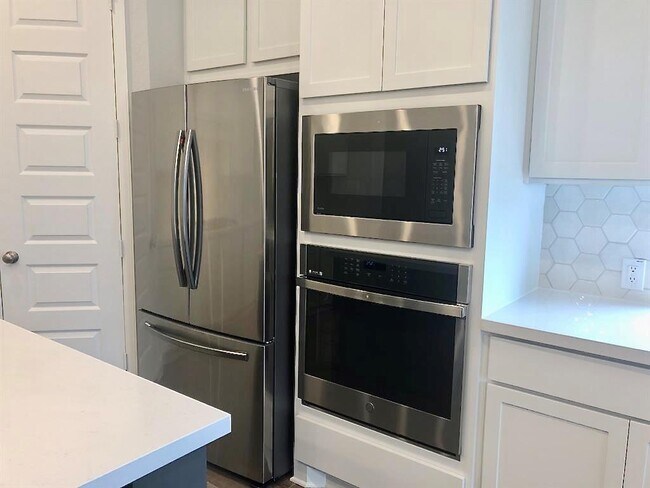 Building Photo - 1636 Laverne Mitchell st