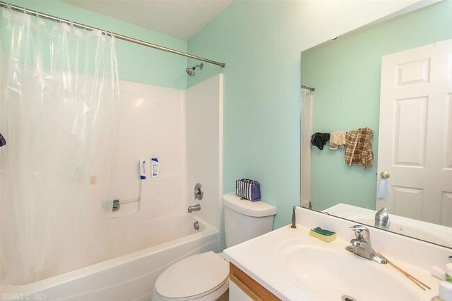 Building Photo - Charming 3-Bedroom Townhome with Private E...