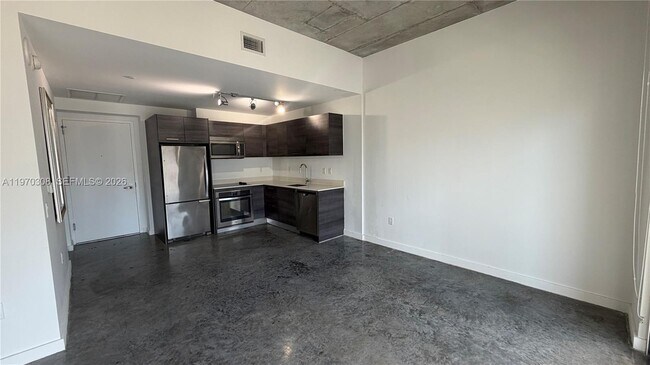 Building Photo - 151 SE 1st St