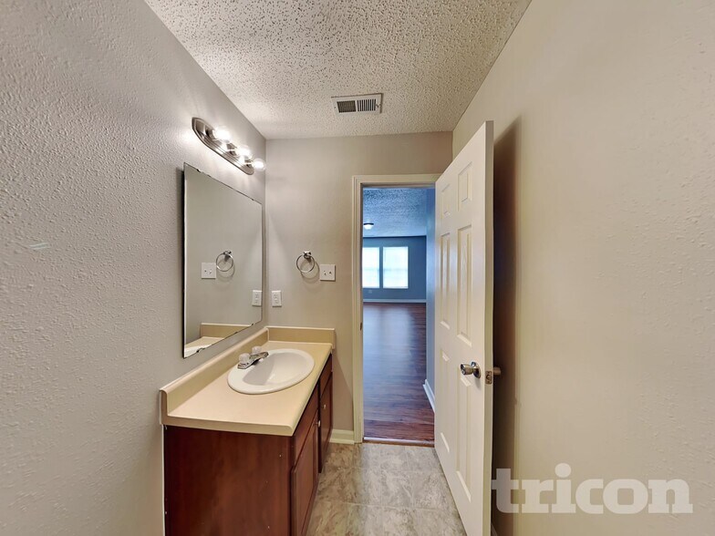 Building Photo - 901 Skywatch Ln