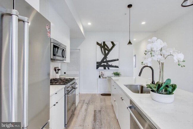 Primary Photo - 1011 18th St NE