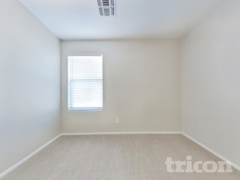 Building Photo - 23634 W Tamarisk Ave