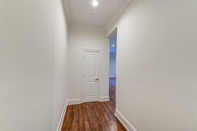 Building Photo - 2-2F Stewart Ave