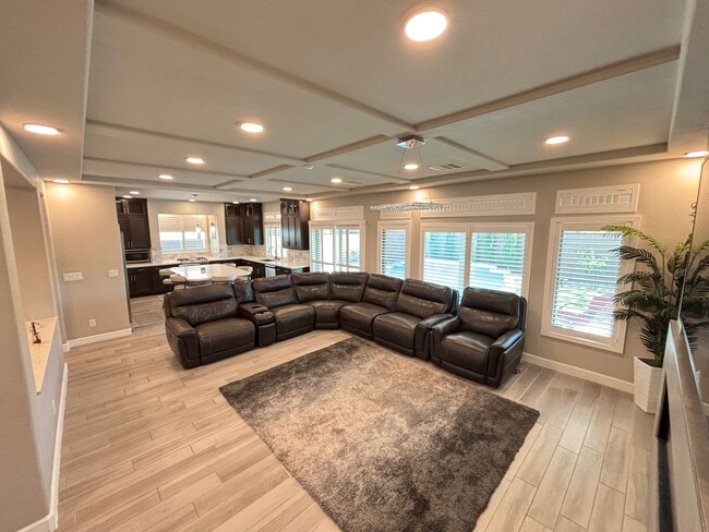 Building Photo - Contemporary 4Bed/3Bath/3 Car/+ Loft -residence located in the Silverado Ranch area