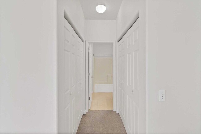 Building Photo - Modern 2-Bedroom, 2-Bath Condo in Grand Junction