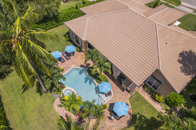 Building Photo - 15385 Meadow Wood Dr