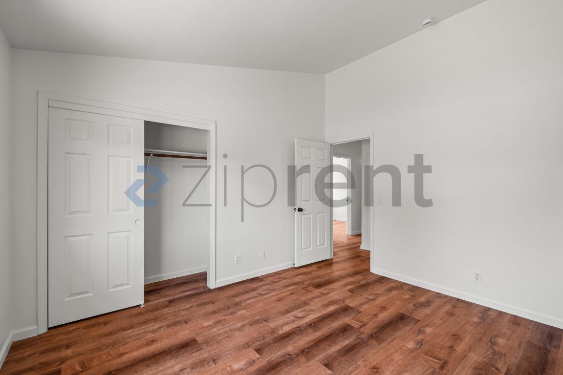 Building Photo - Unit