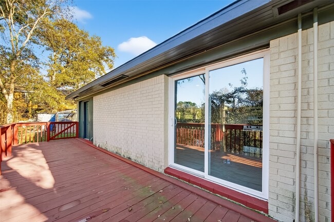 Building Photo - 7814 Pin Oak Dr