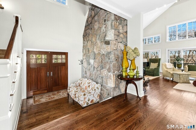 Building Photo - 9 Dancing Bear Rd