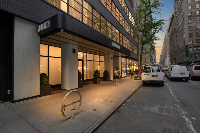 Building Photo - 68 W 37th St