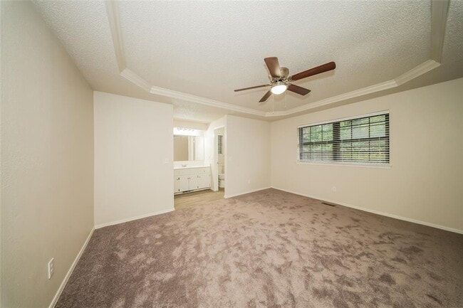 Building Photo - 9900 S Hillcrest Dr