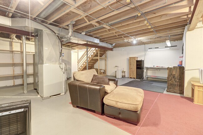Building Photo - 16046 S Fairfield Dr
