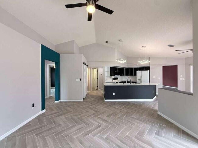 Building Photo - 1347 Overland Dr