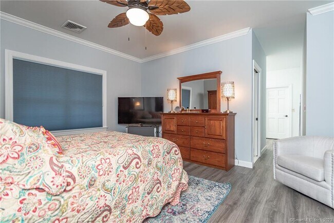 Building Photo - 246 N Shore Rd