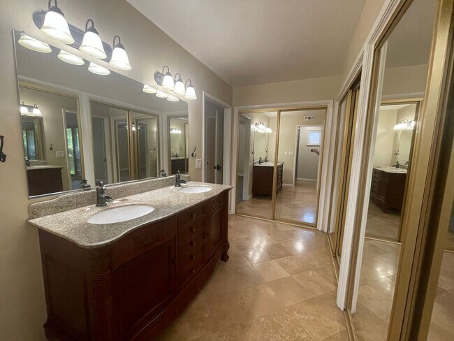 Building Photo - Equestrian Property & Country Living in the Heart of Folsom