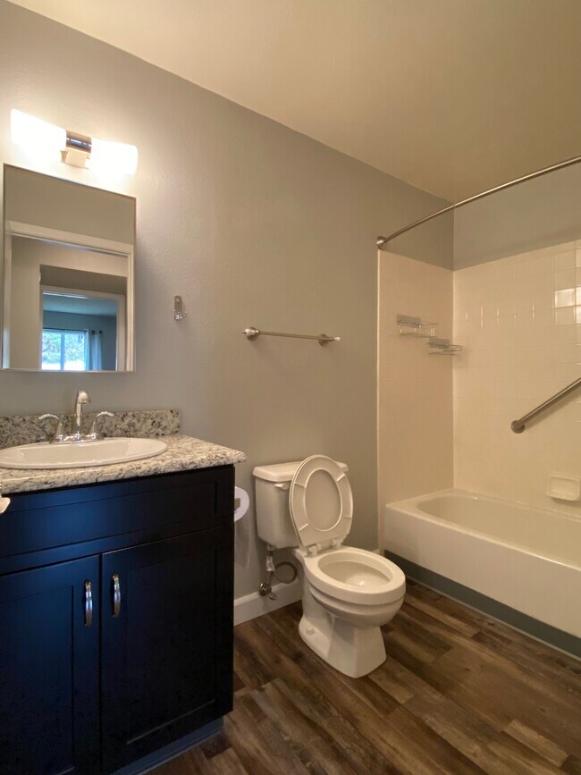 Building Photo - 380 Paradise Cir