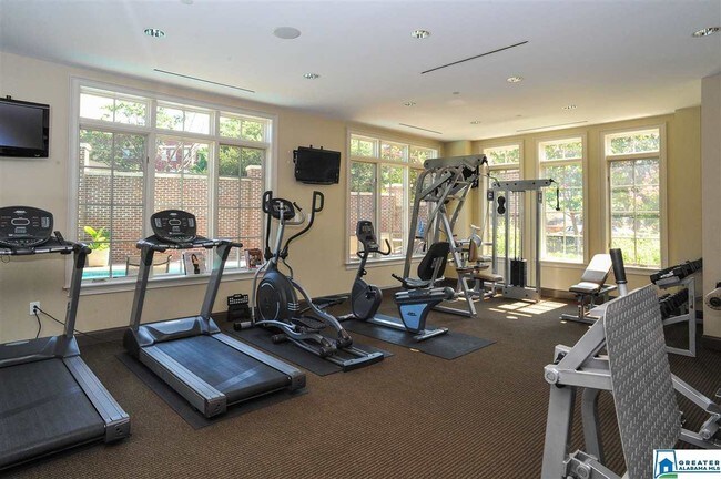 Building Photo - 2600 Highland Ave